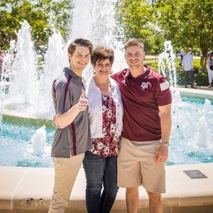 Meet your Posher, Claudia